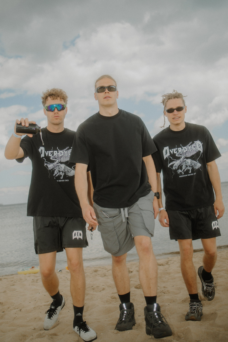 EAGLE TEE - Luźna koszulka z grubej bawełny, z efektem sprania, o lekko oversizowym korju relaxd