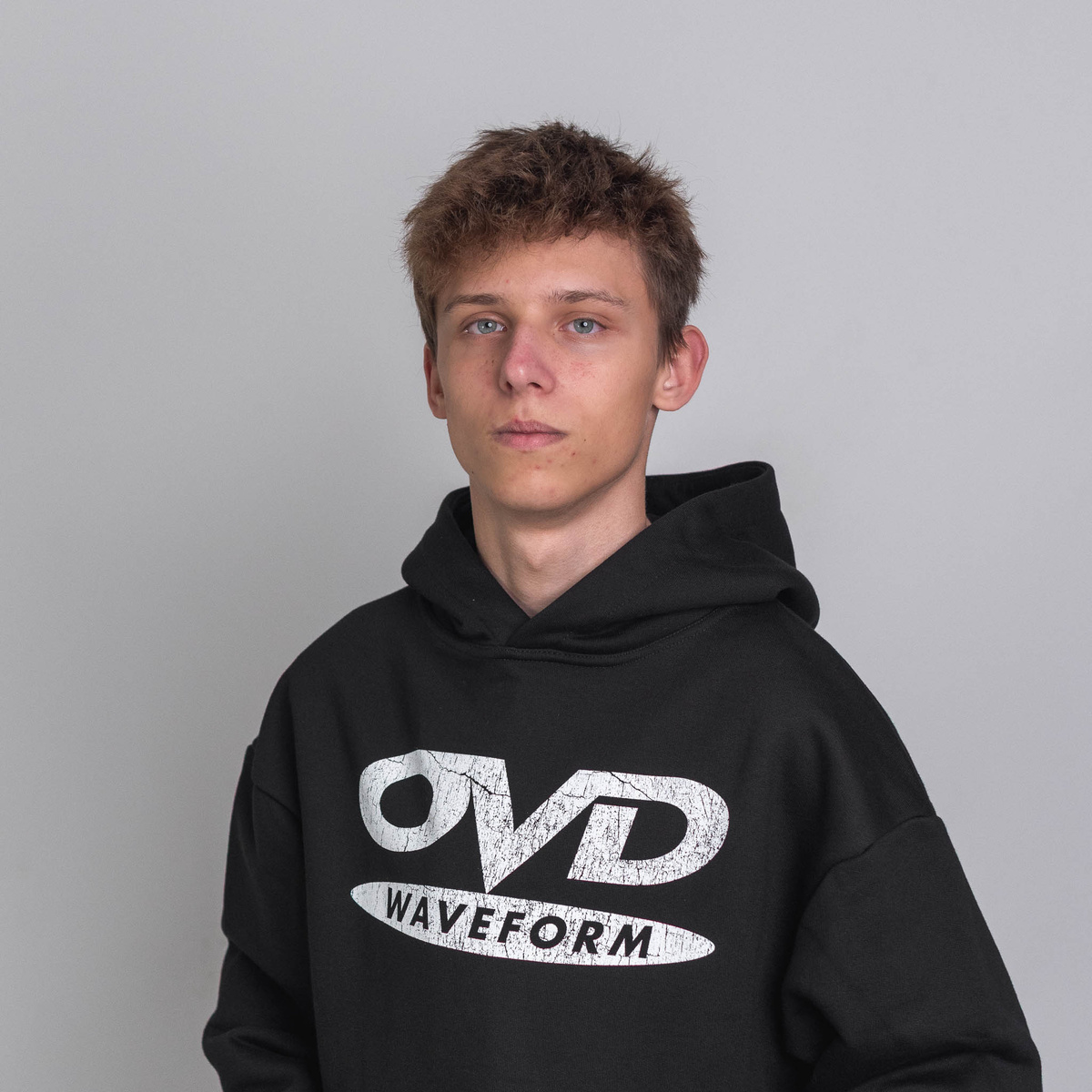 OVD Disc Logo Hoodie - Jet Black - Szeroka bluza z kapturem o minimalistycznym kroju oversize