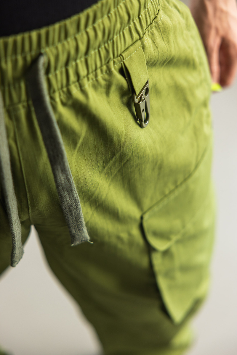 Utility Cargo Pants Cerignola Olive- Lange Cargo-Hosen mit Taschen